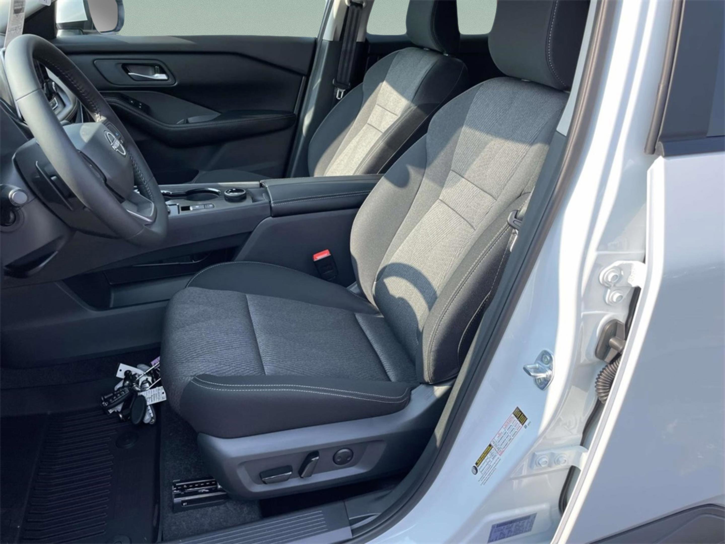 2026 Nissan Rogue SV AWD photo 23