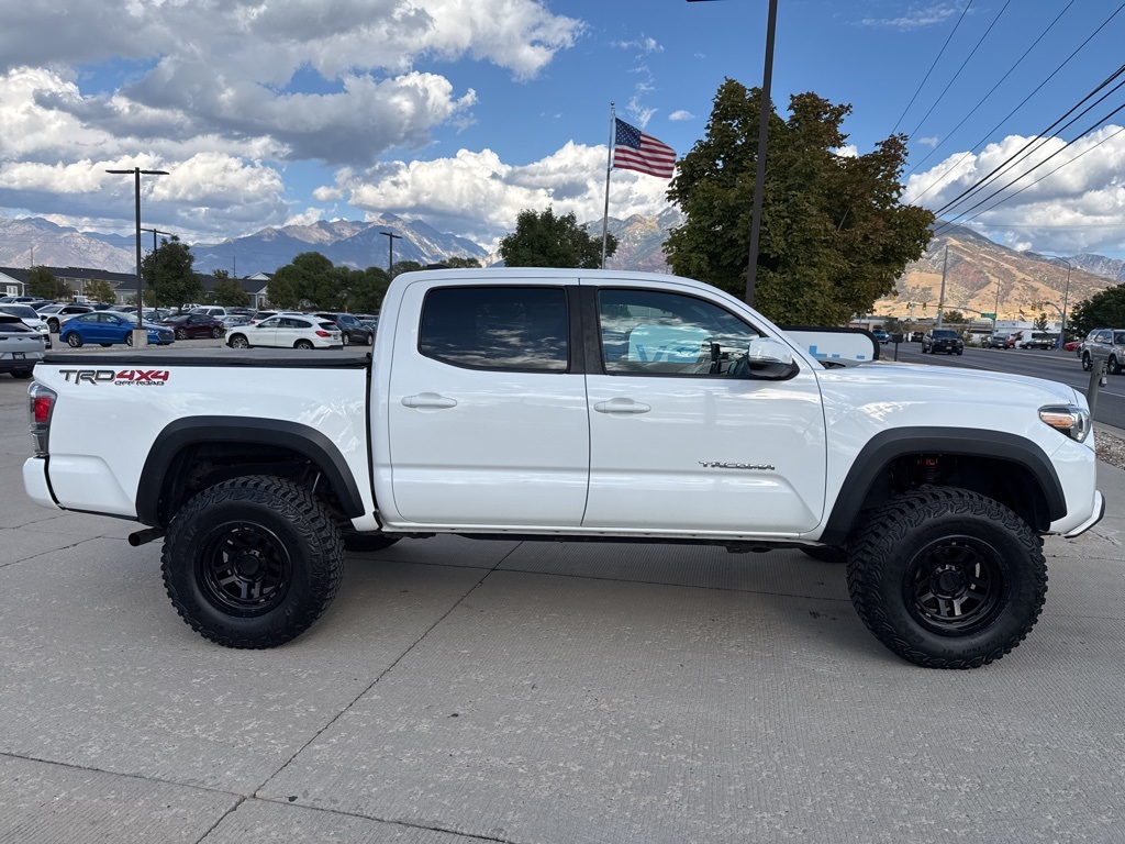 2020 Toyota Tacoma TRD Off-Road photo 2