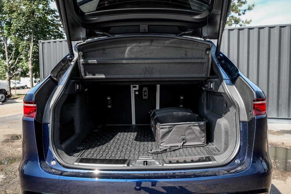 2026 Jaguar F-PACE P250 R-Dynamic S photo 9