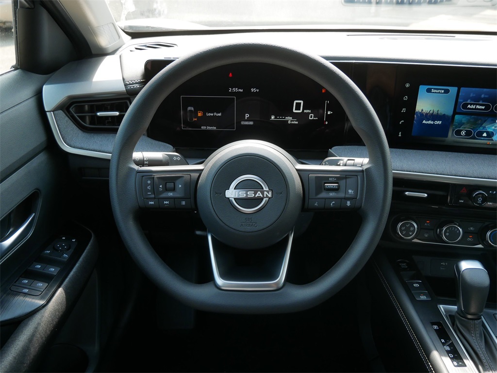 2025 Nissan Kicks SV photo 10