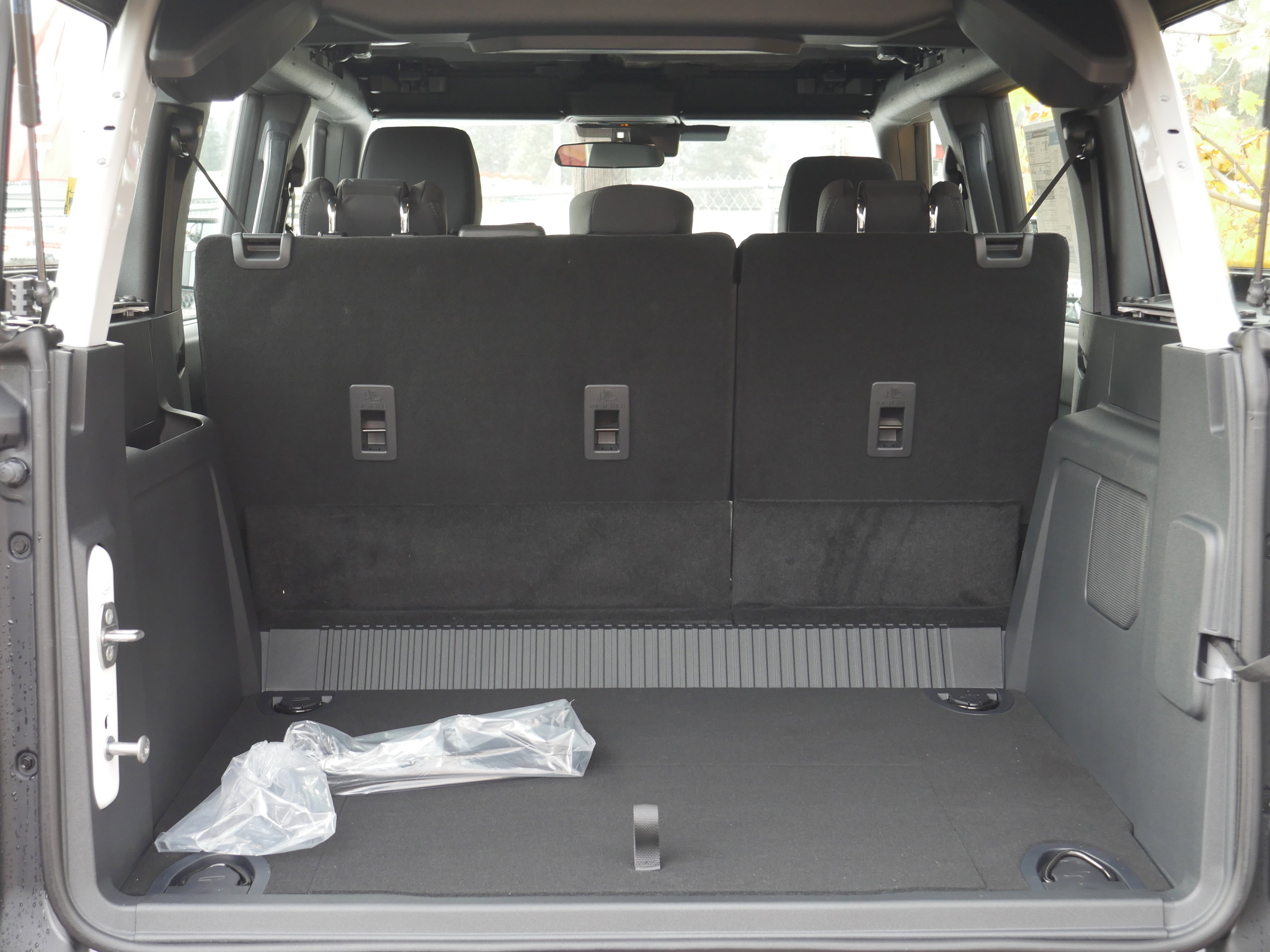 2025 Ford Bronco Base photo 3