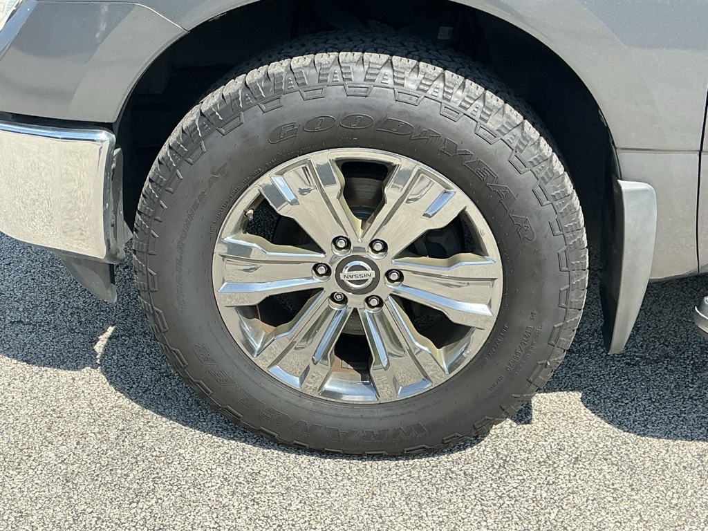 2019 Nissan Titan SL photo 10