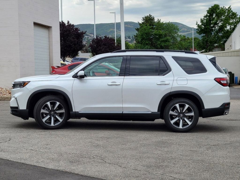 2025 Honda Pilot Elite photo 2