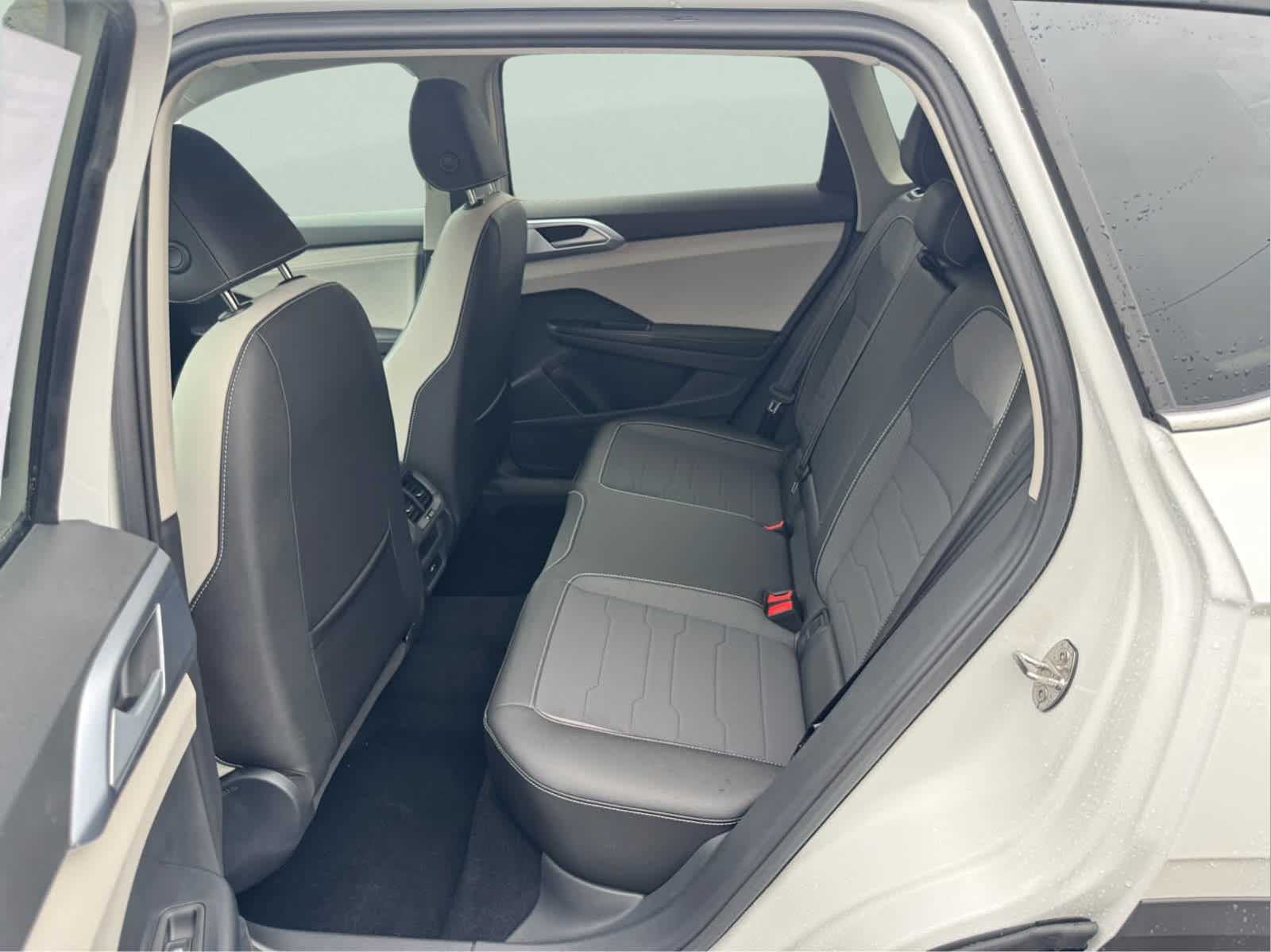 2025 Volkswagen Taos SE photo 30