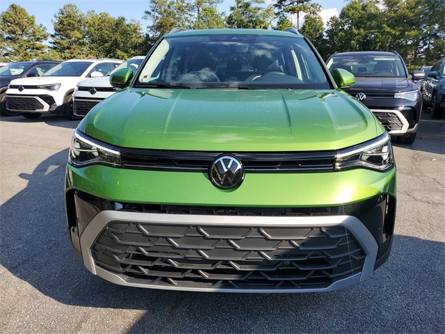 2025 Volkswagen Taos SE photo 2