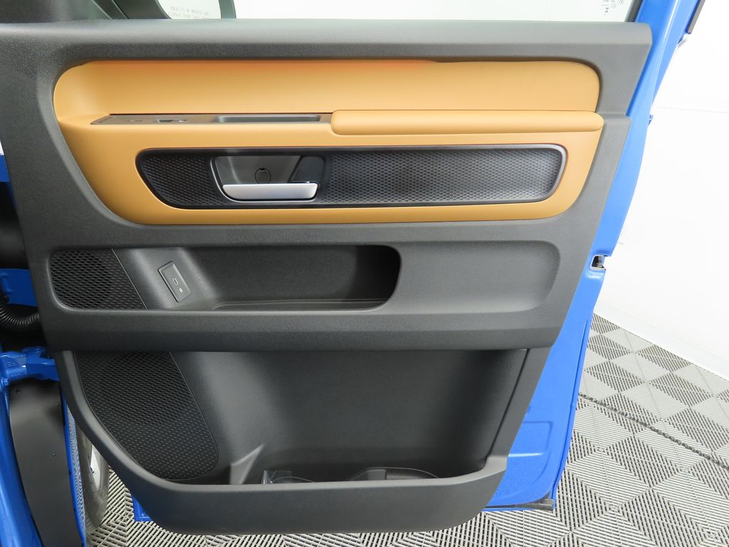 2025 Volkswagen ID. Buzz Pro Plus photo 22