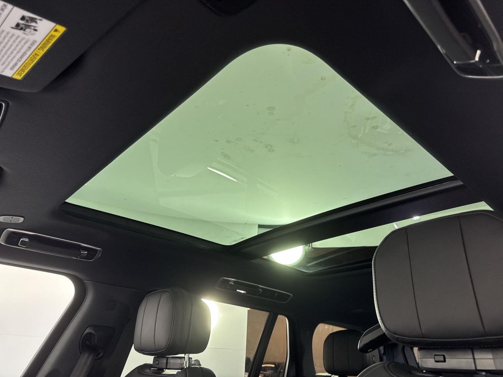 2025 Land Rover Range Rover SE photo 9