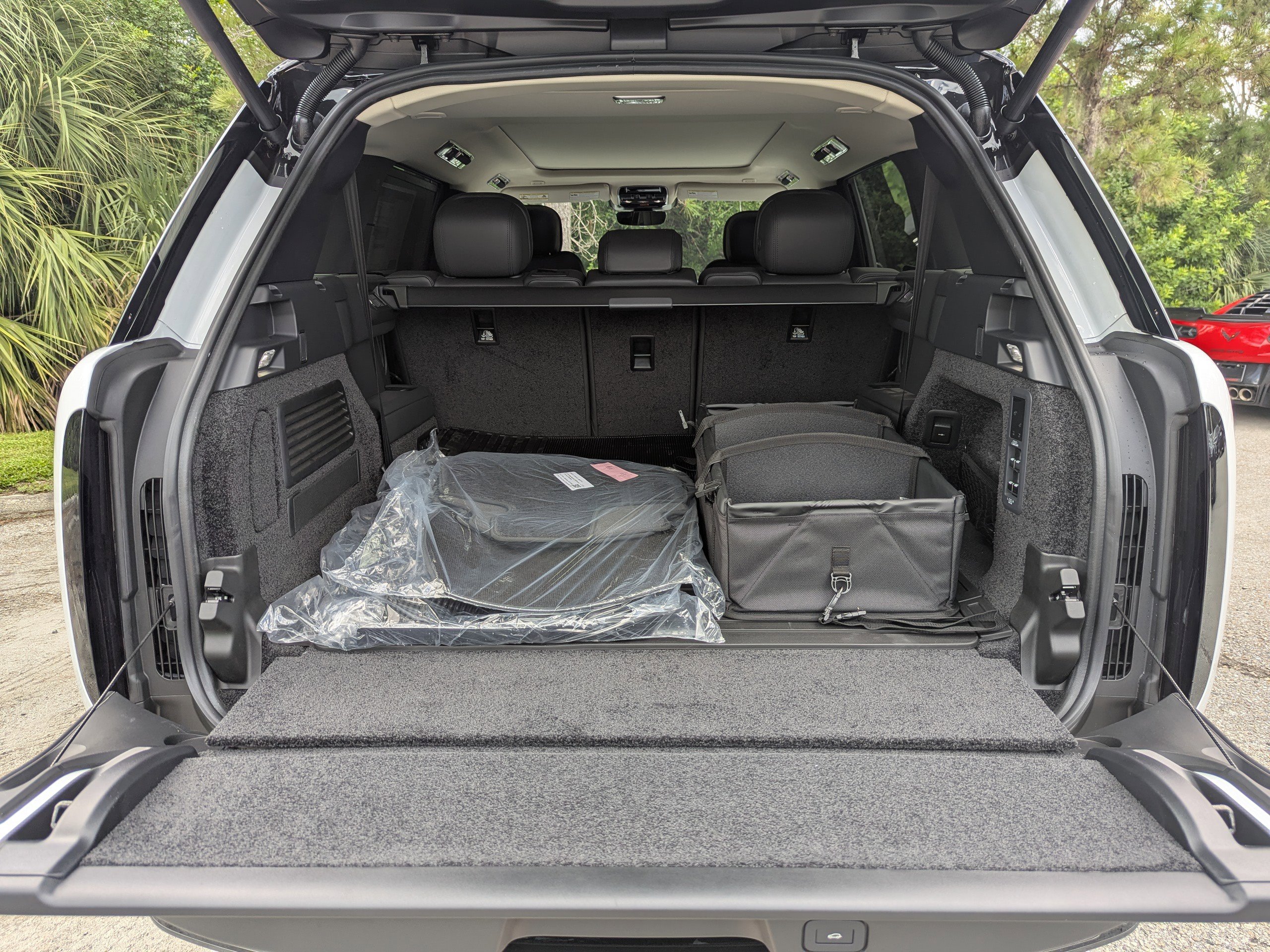 2025 Land Rover Range Rover SE photo 10