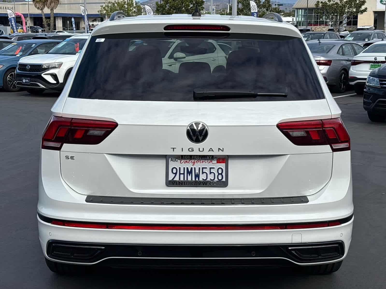 2023 Volkswagen Tiguan SE R-Line Black photo 4