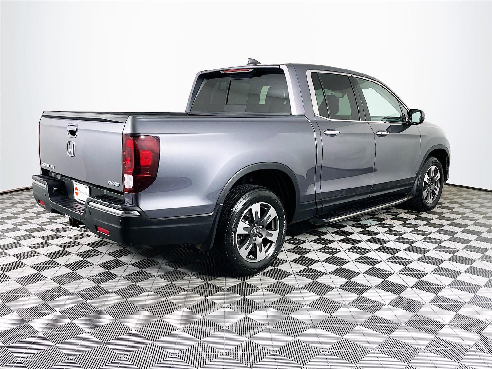 2017 Honda Ridgeline RTL-E photo 3