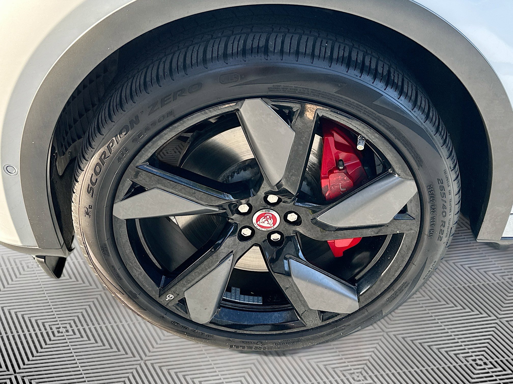 2021 Jaguar F-PACE SVR photo 35