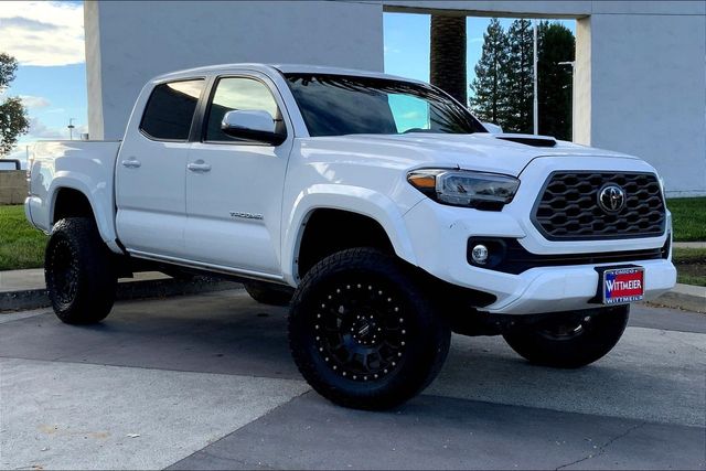 2023 Toyota Tacoma TRD Sport photo 2