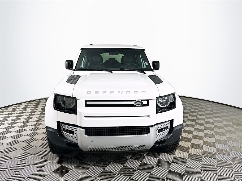 2025 Land Rover Defender 110 S photo 2