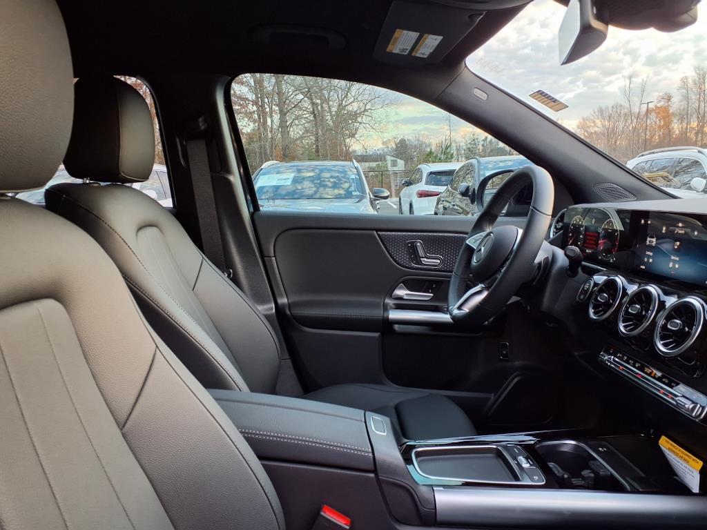 2025 Mercedes Benz GLA 250 photo 8