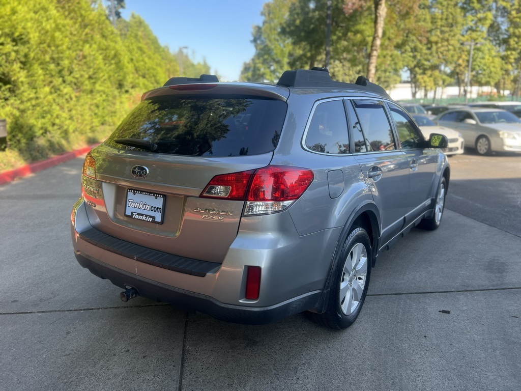 2010 Subaru Outback 2.5i photo 2