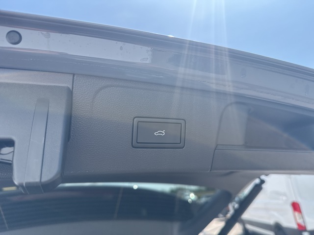 2025 Volkswagen Atlas Peak Edition SE photo 5