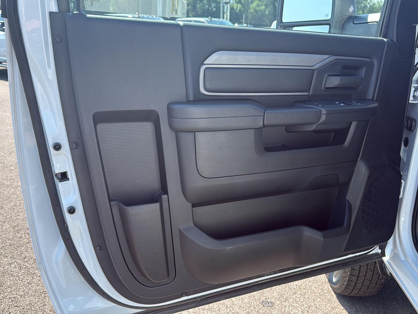 2025 Ram 3500 Tradesman photo 15