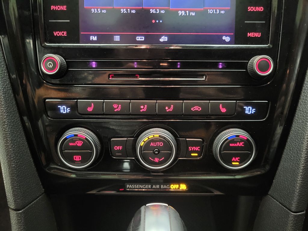 2020 Volkswagen Passat 2.0T R-Line photo 8