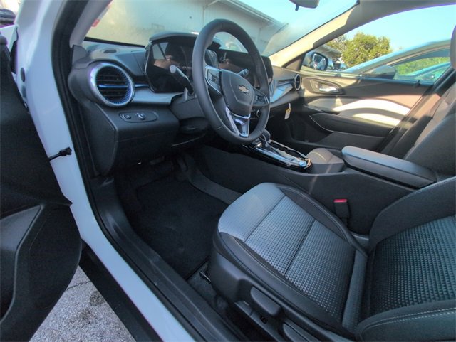 2026 Chevrolet Trax LT photo 5