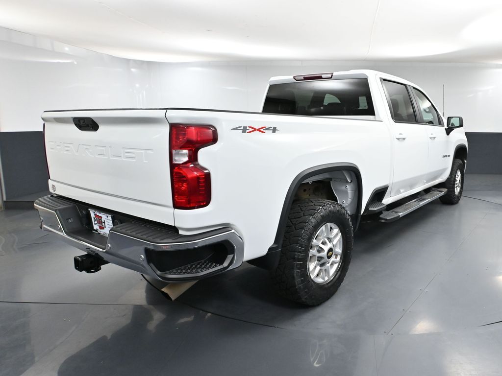 2022 Chevrolet Silverado 2500HD LT photo 3