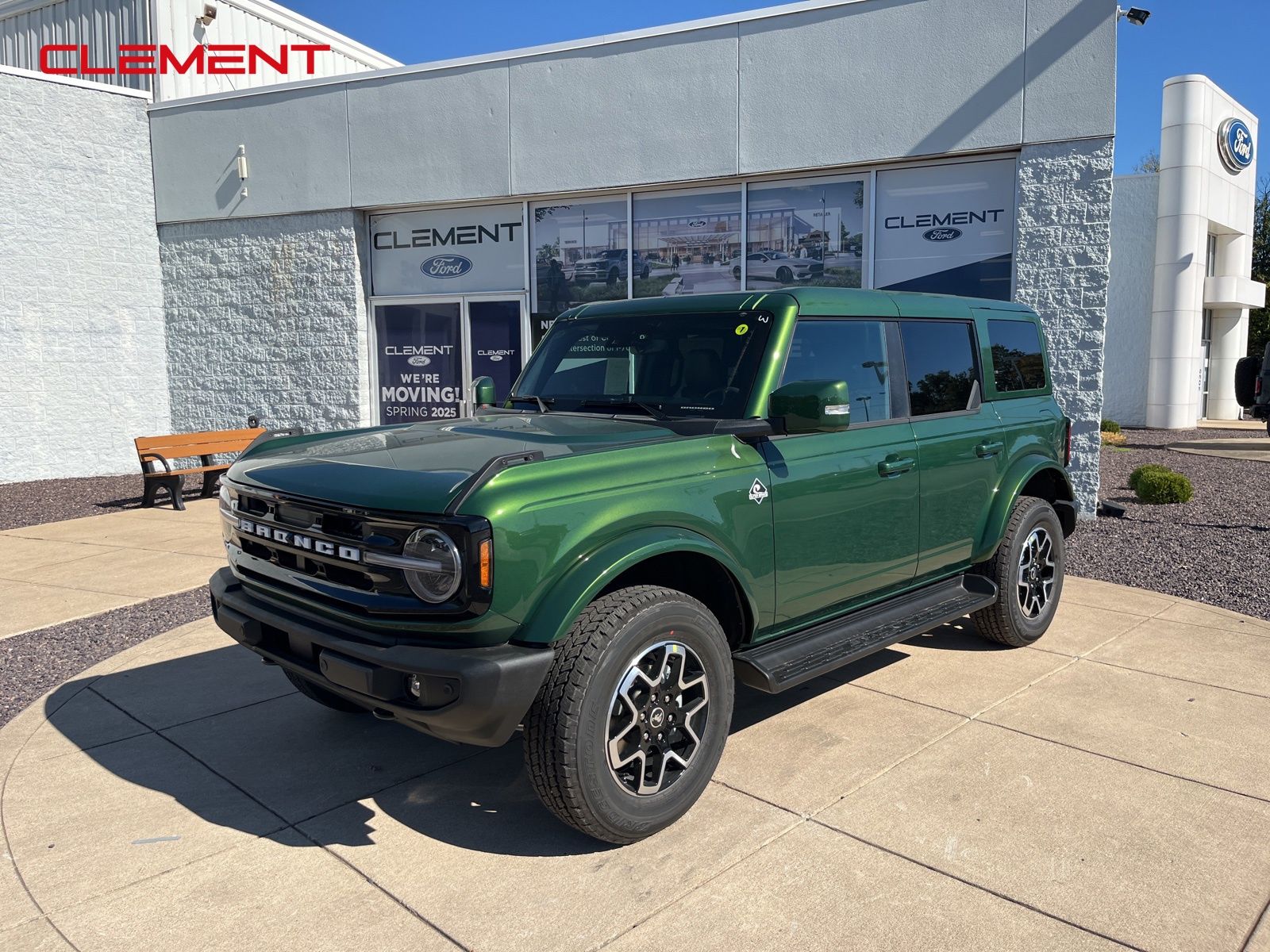 2025 Ford Bronco 4-Door Outer Banks's photo