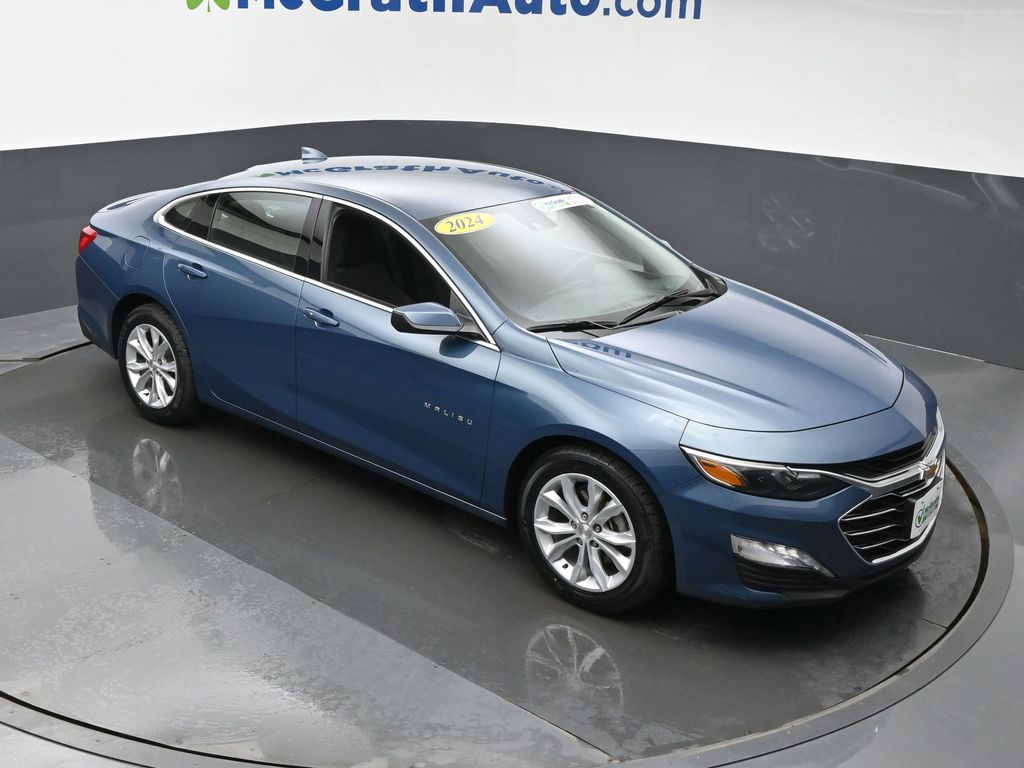2024 Chevrolet Malibu 1LT photo 2