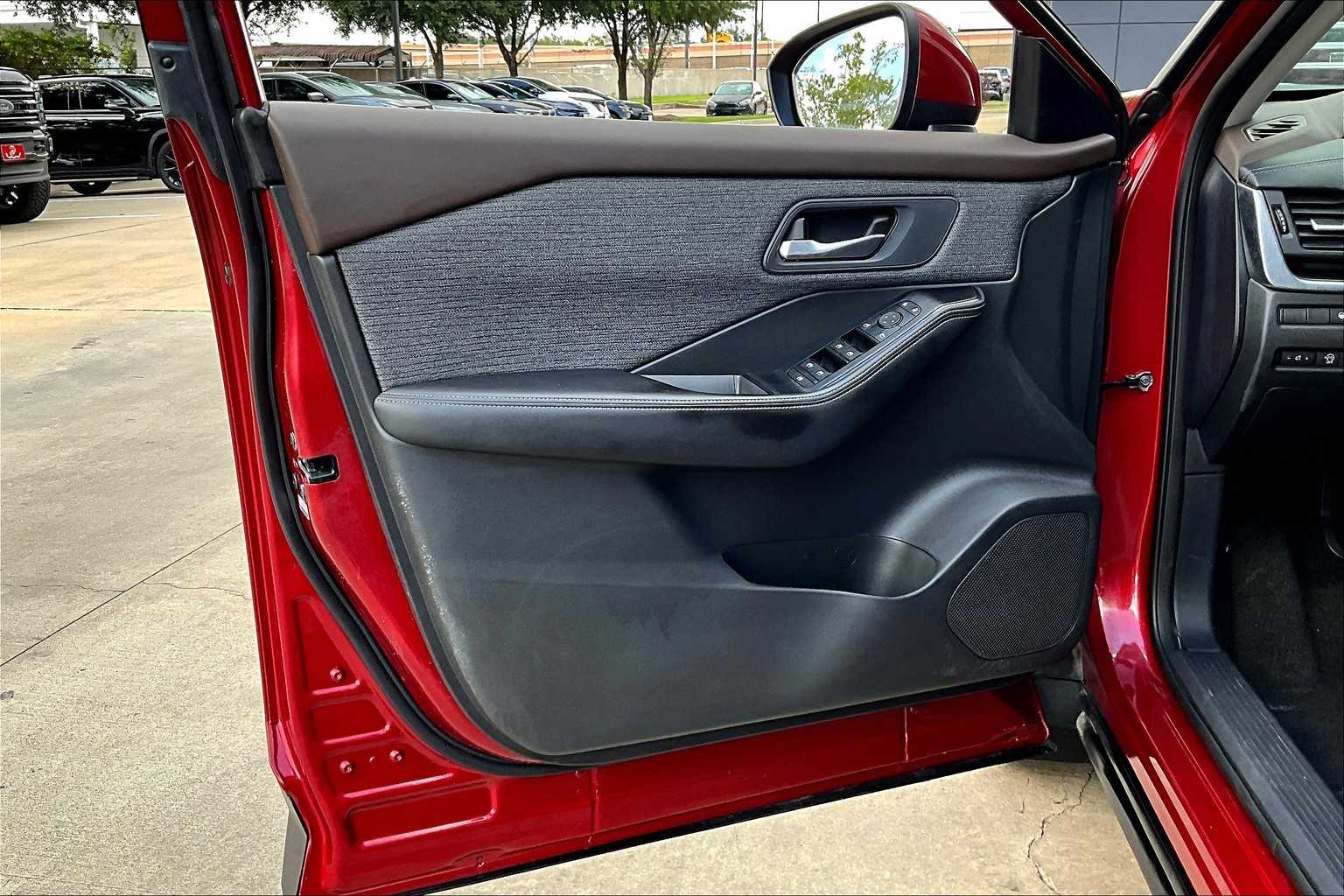 2023 Nissan Rogue SV photo 19
