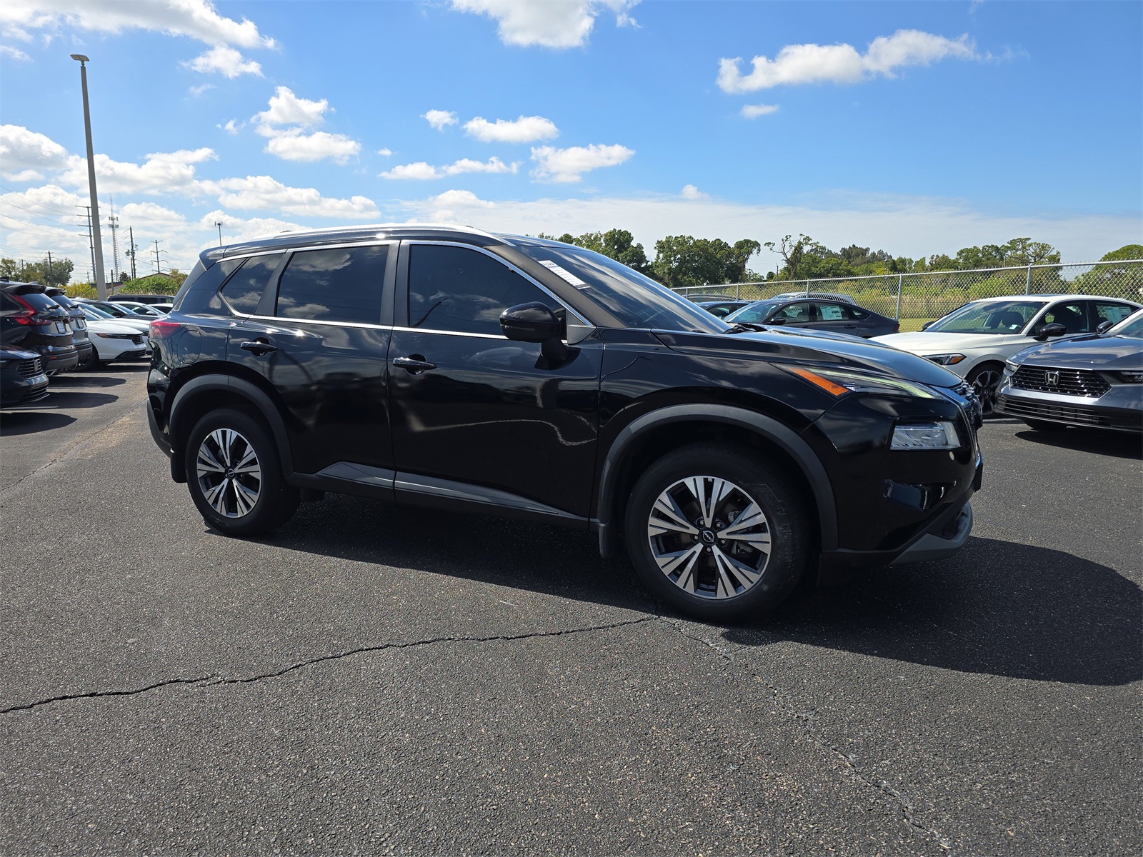 2022 Nissan Rogue SV photo 2