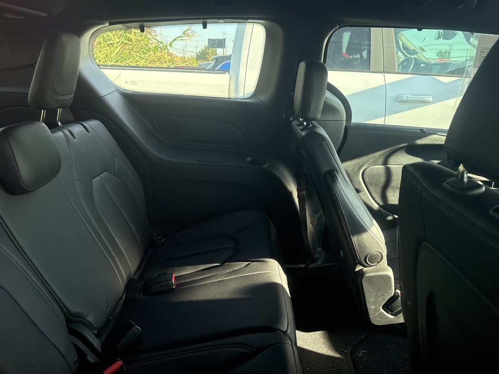 2018 Chrysler Pacifica Touring Plus photo 11