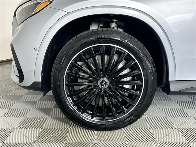 2025 Mercedes Benz GLC 300 photo 28