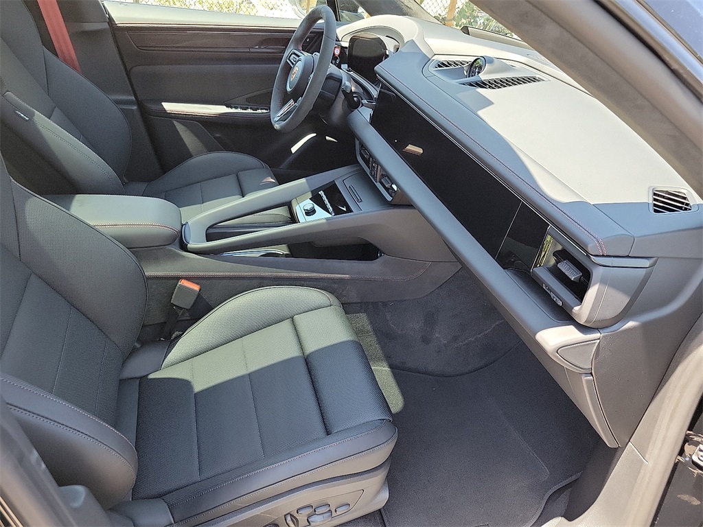 2025 Porsche Macan Electric photo 22