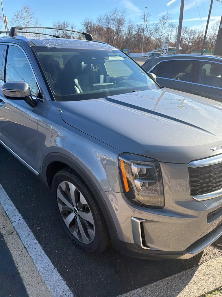 2022 Kia Telluride EX photo 3