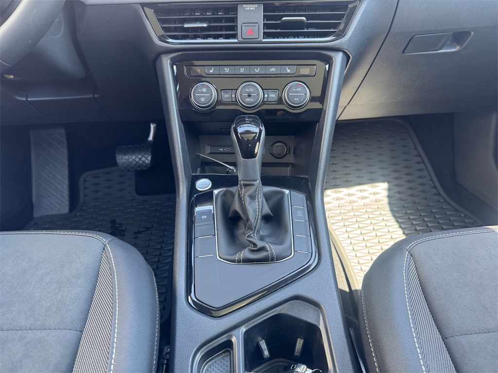 2024 Volkswagen Taos SE photo 10