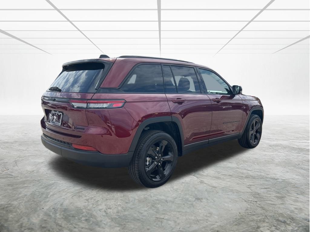 2025 Jeep Grand Cherokee Limited photo 3