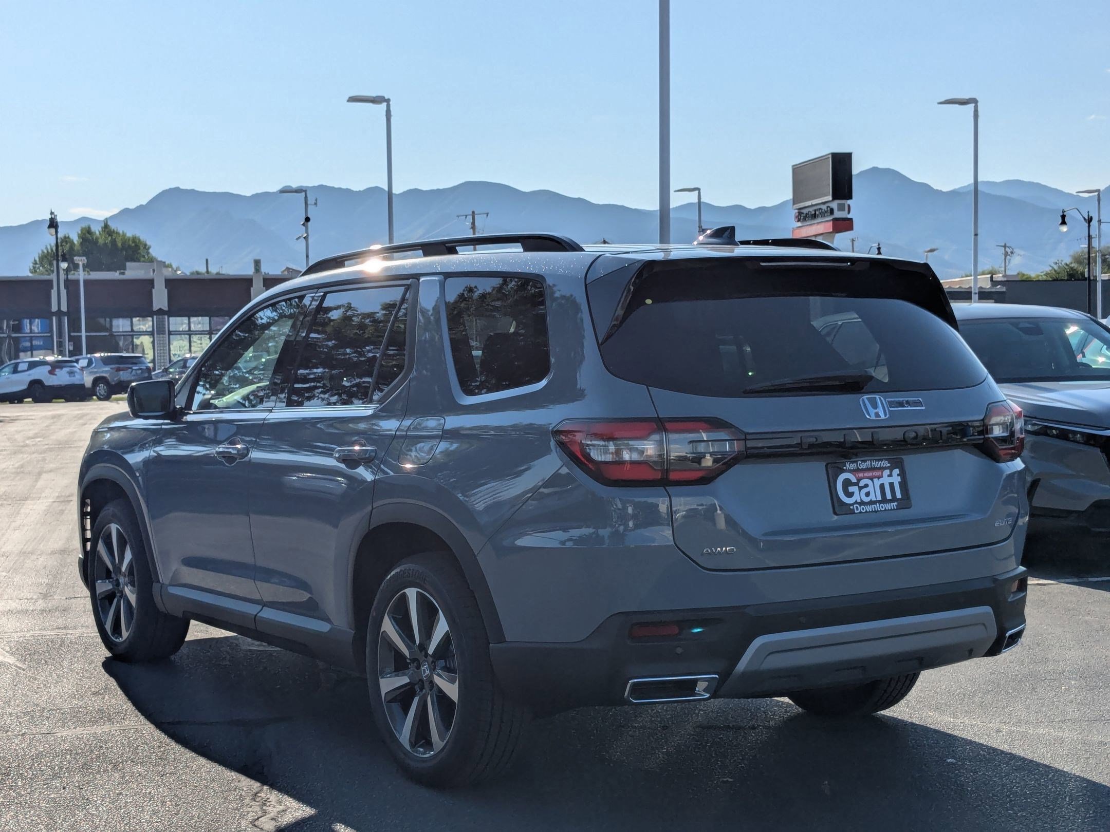 2025 Honda Pilot Elite photo 4