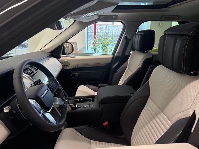 2025 Land Rover Discovery SE photo 3