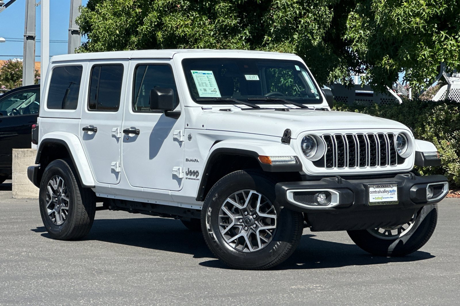 2024 Jeep Wrangler Sahara photo 2