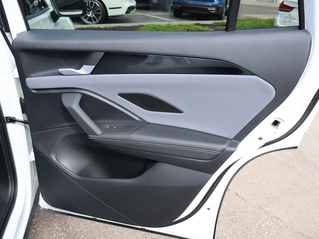 2025 Volkswagen Tiguan SE R-Line Black photo 16
