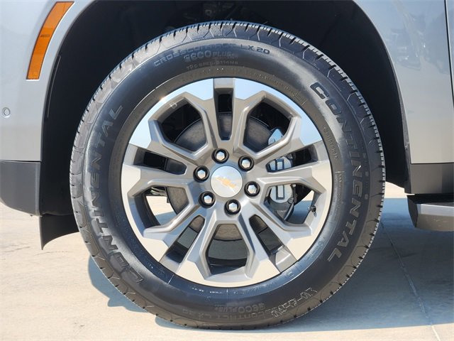 2026 Chevrolet Suburban LT photo 8