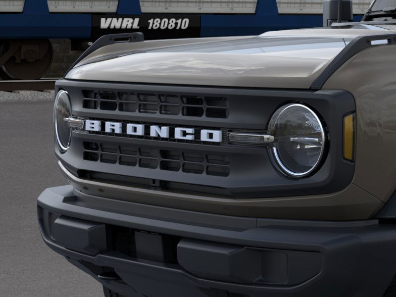 2025 Ford Bronco Base photo 15