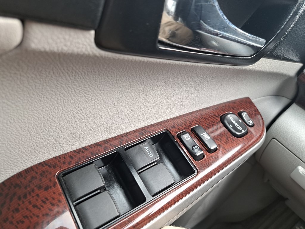 2012 Toyota Camry XLE photo 20