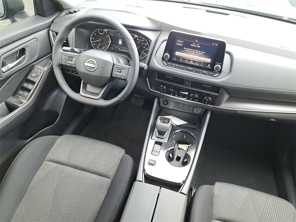 2026 Nissan Rogue SV photo 15