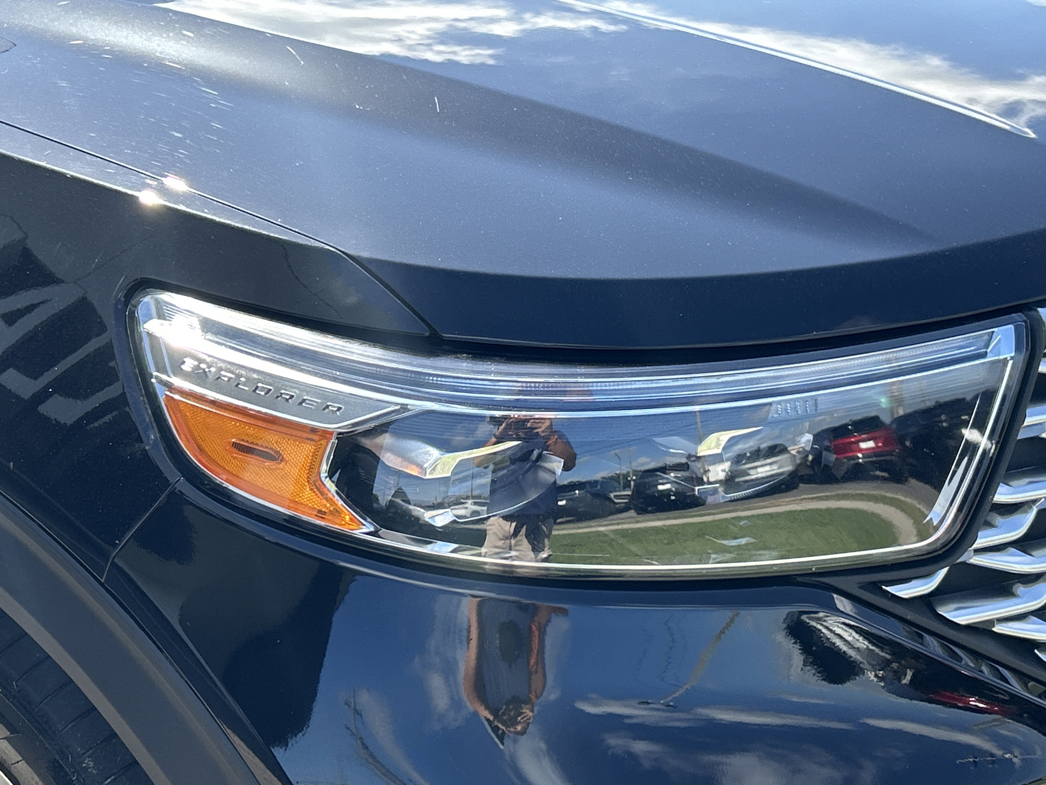 2022 Ford Explorer Platinum photo 2