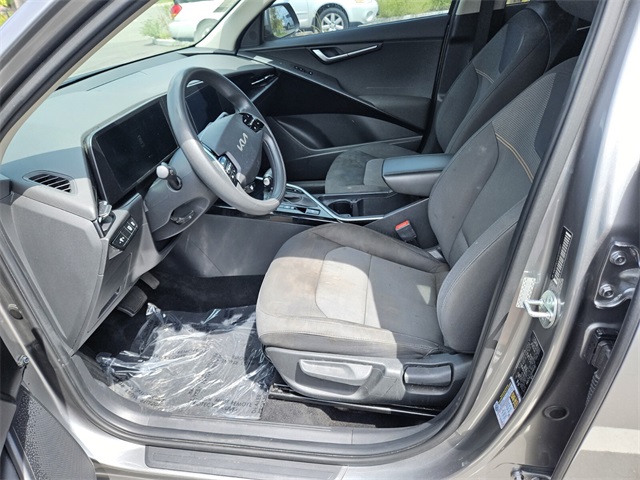 2023 Kia Niro LX photo 2