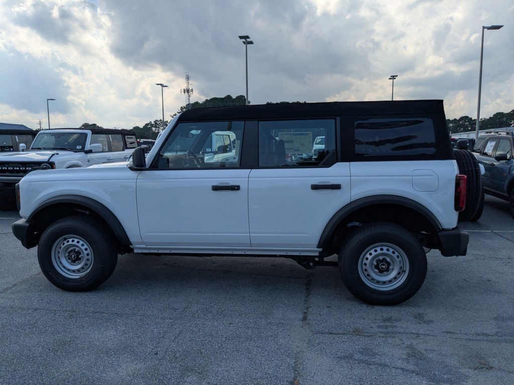 2025 Ford Bronco Base photo 6