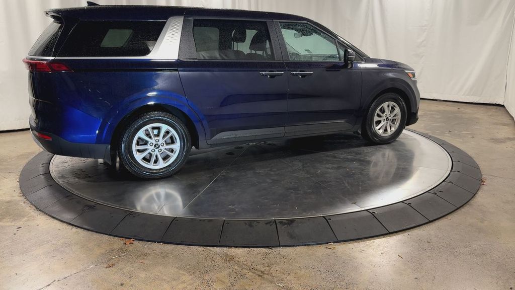 2022 Kia Carnival LXS photo 2