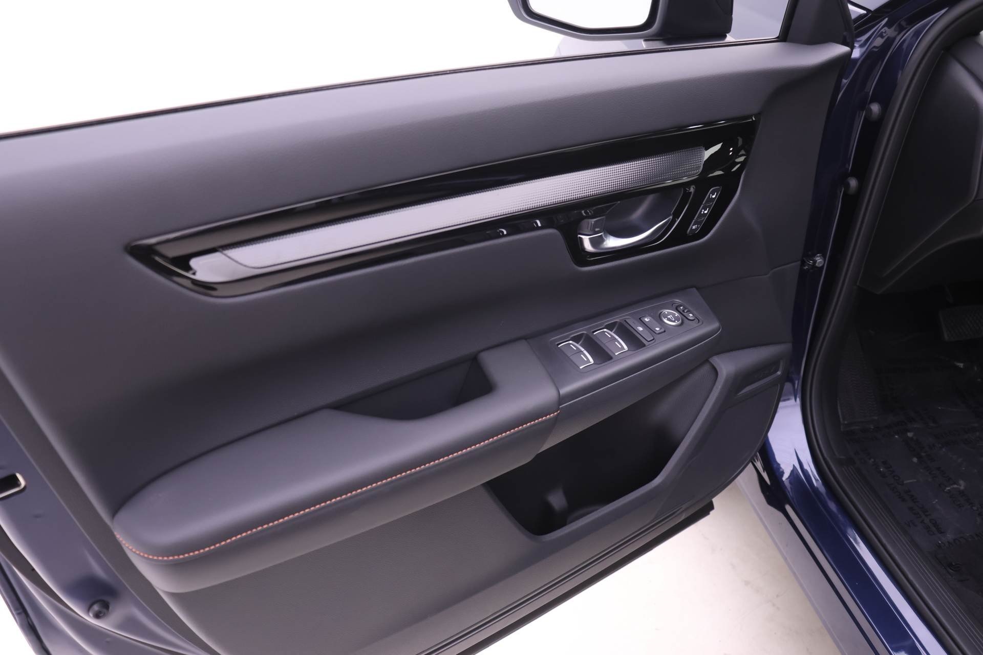 2026 Honda CR-V Hybrid Sport Touring photo 7