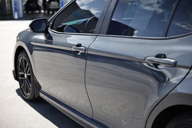 2025 Toyota Camry SE photo 8
