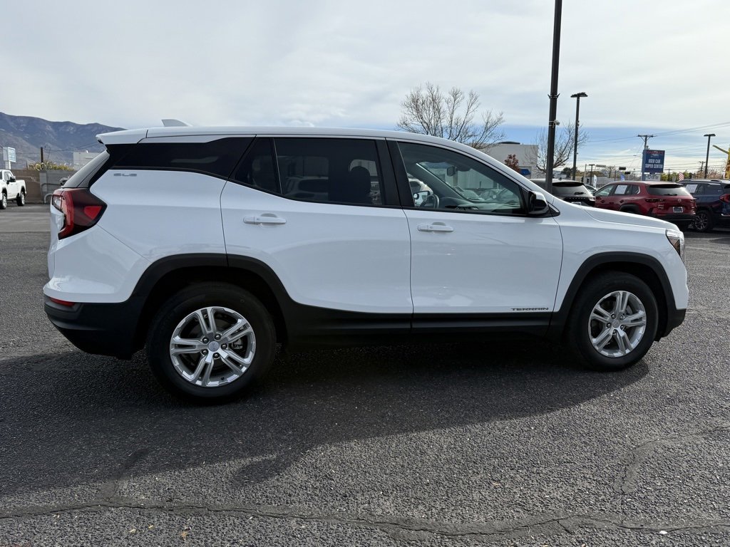 2023 Gmc Terrain SLE photo 4