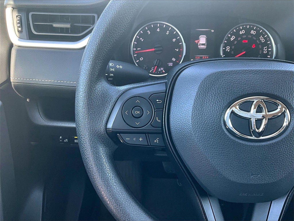 2022 Toyota RAV4 LE photo 23